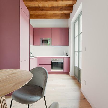 Modern Apartment In Milan With Balcony Bagian luar foto