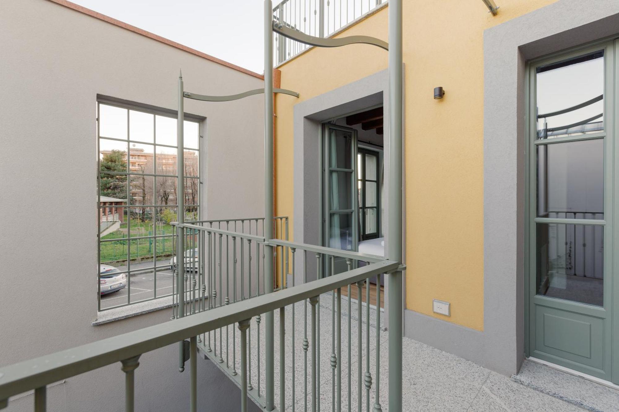 Modern Apartment In Milan With Balcony Bagian luar foto
