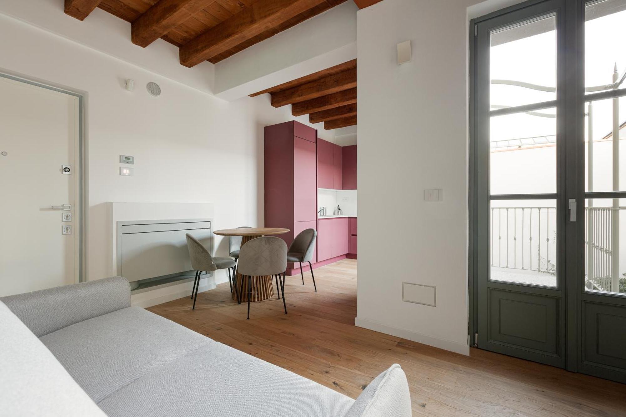Modern Apartment In Milan With Balcony Bagian luar foto