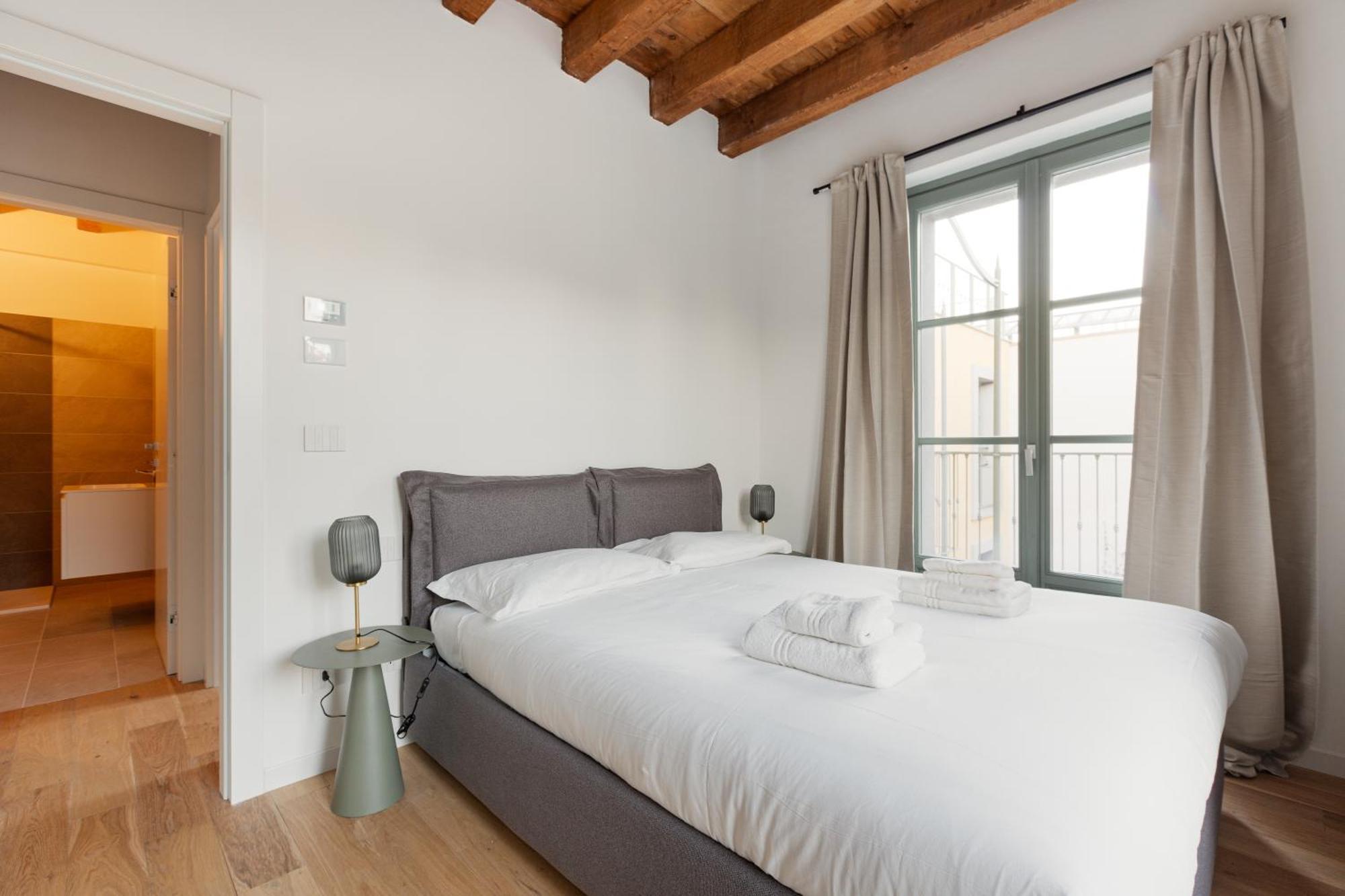 Modern Apartment In Milan With Balcony Bagian luar foto