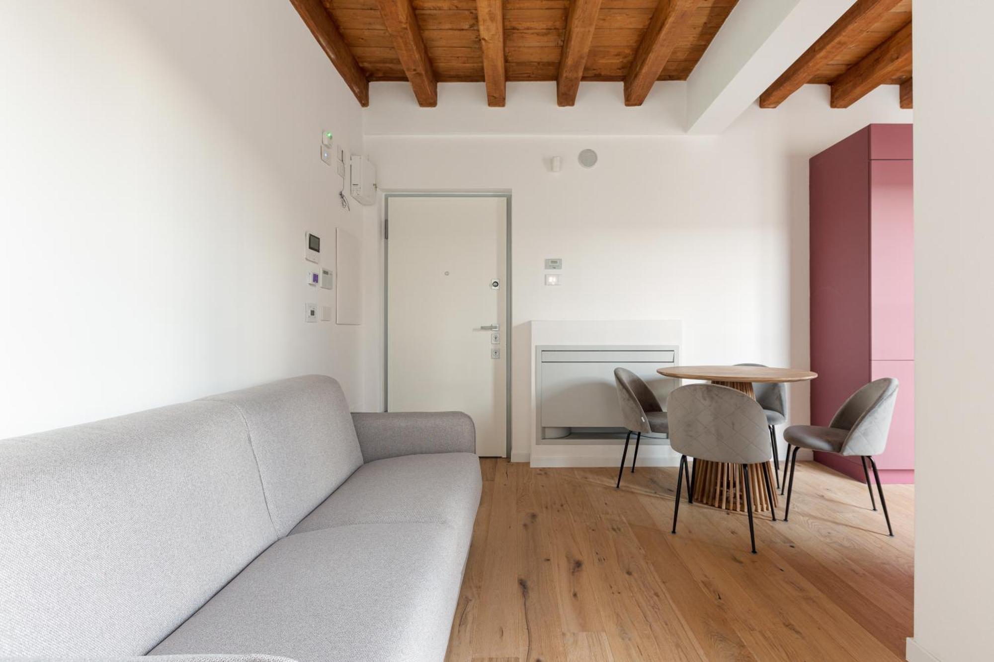 Modern Apartment In Milan With Balcony Bagian luar foto