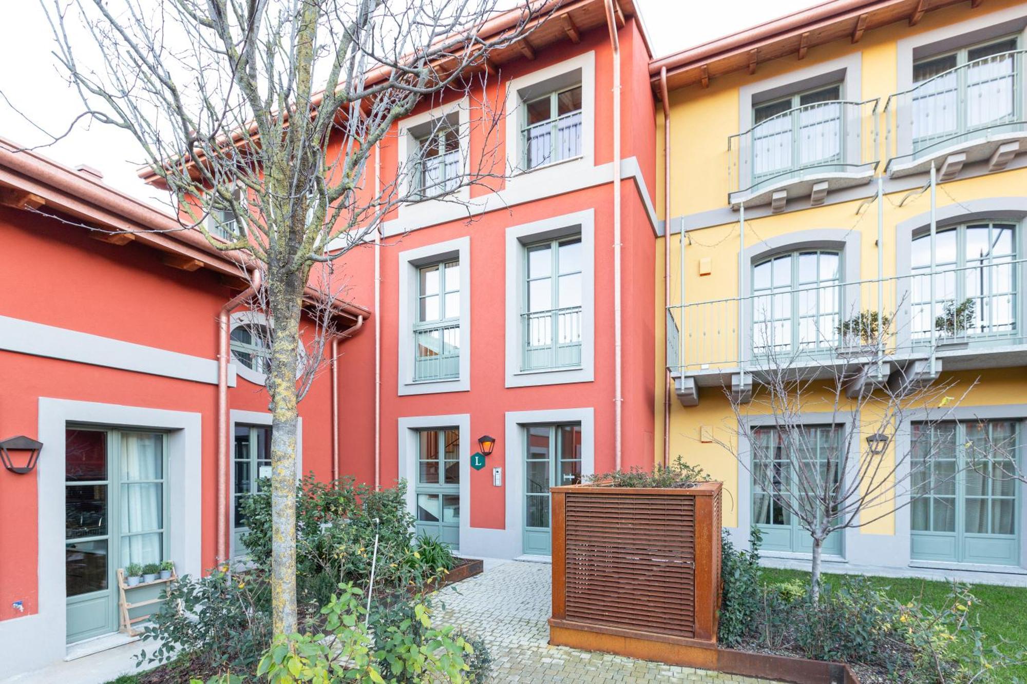 Modern Apartment In Milan With Balcony Bagian luar foto