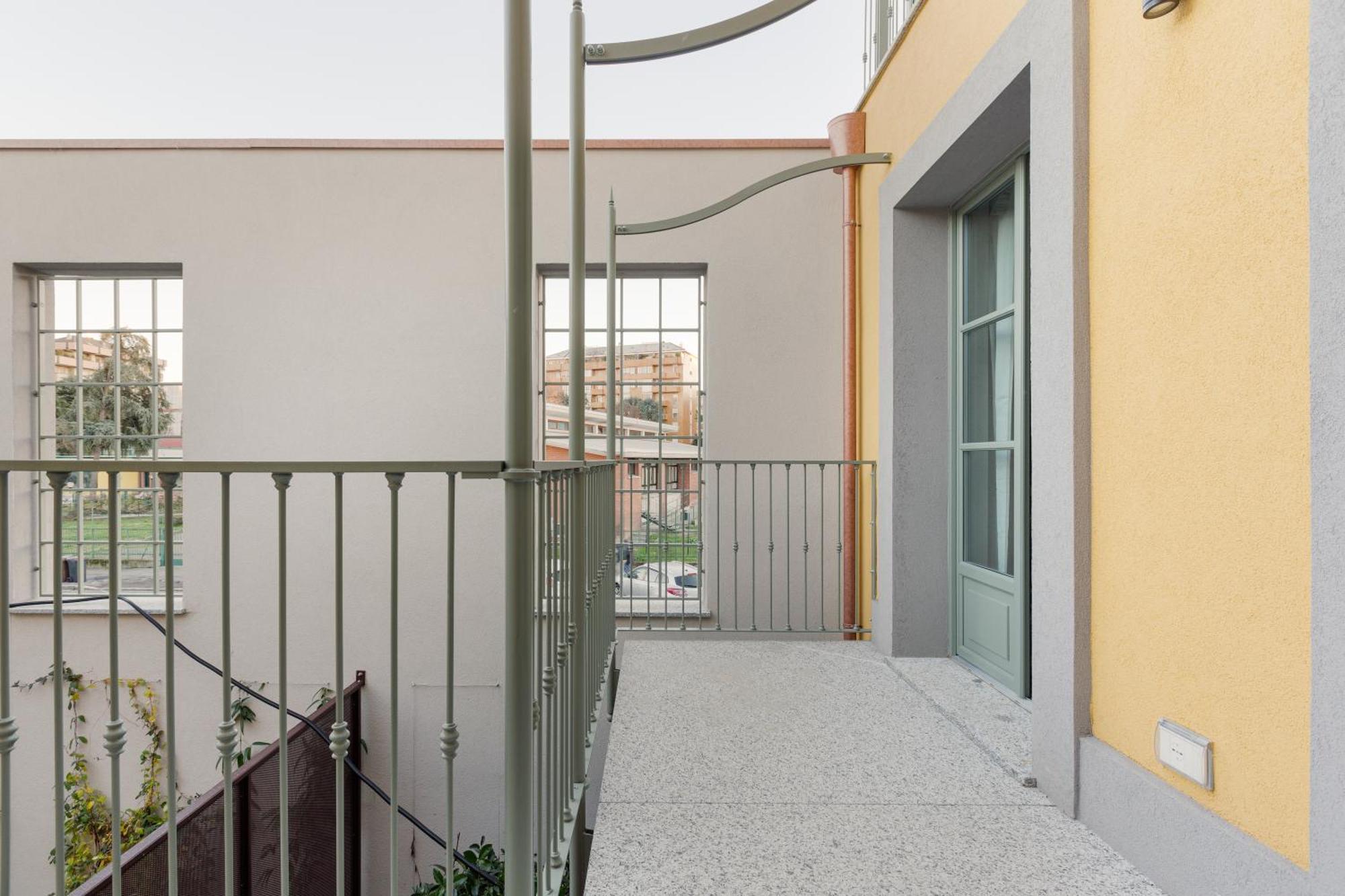 Modern Apartment In Milan With Balcony Bagian luar foto