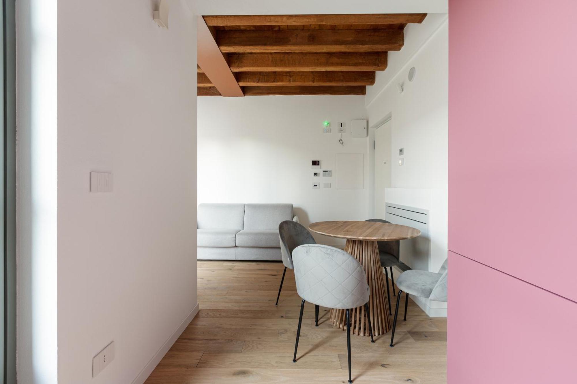 Modern Apartment In Milan With Balcony Bagian luar foto