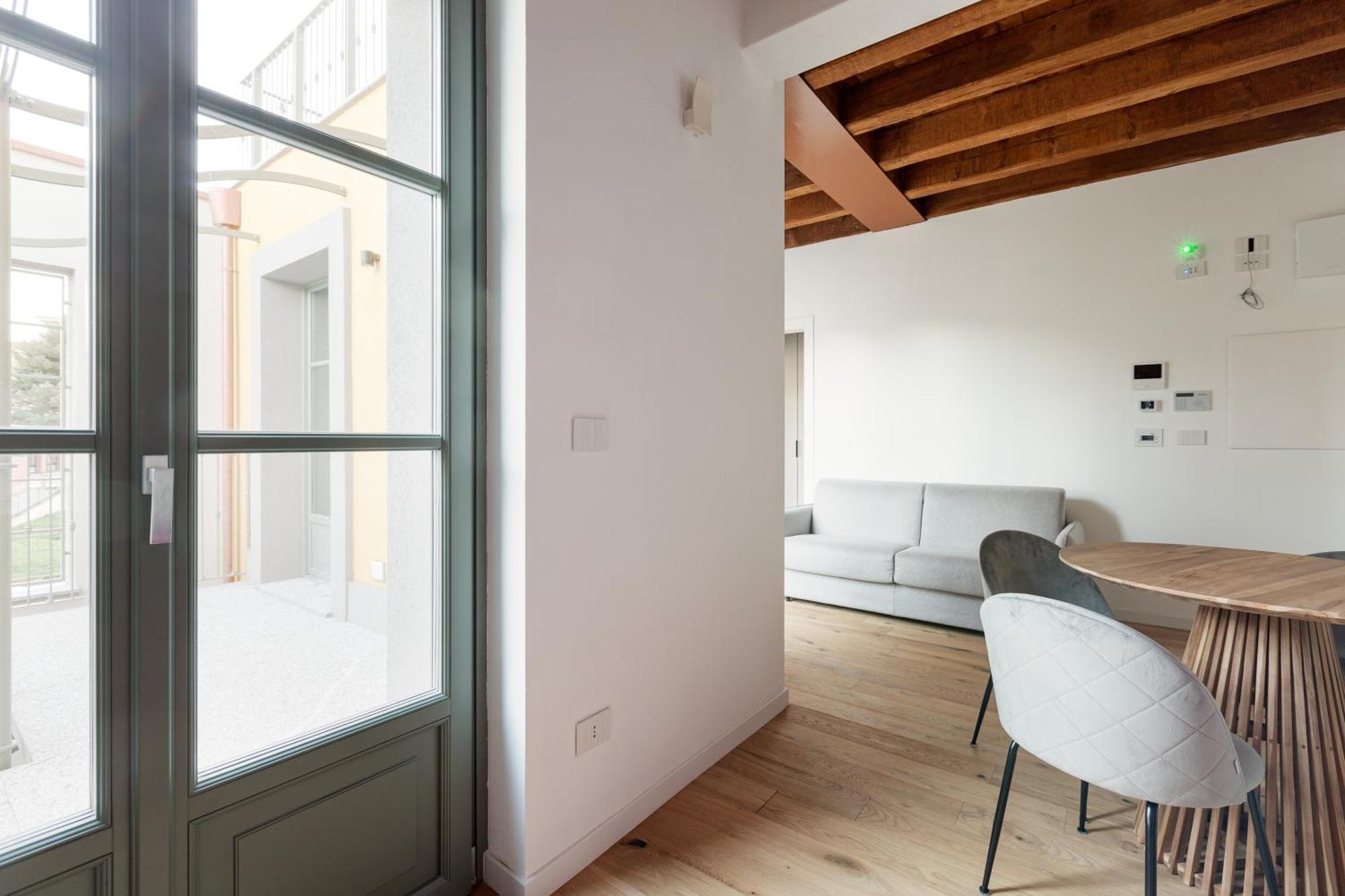 Modern Apartment In Milan With Balcony Bagian luar foto