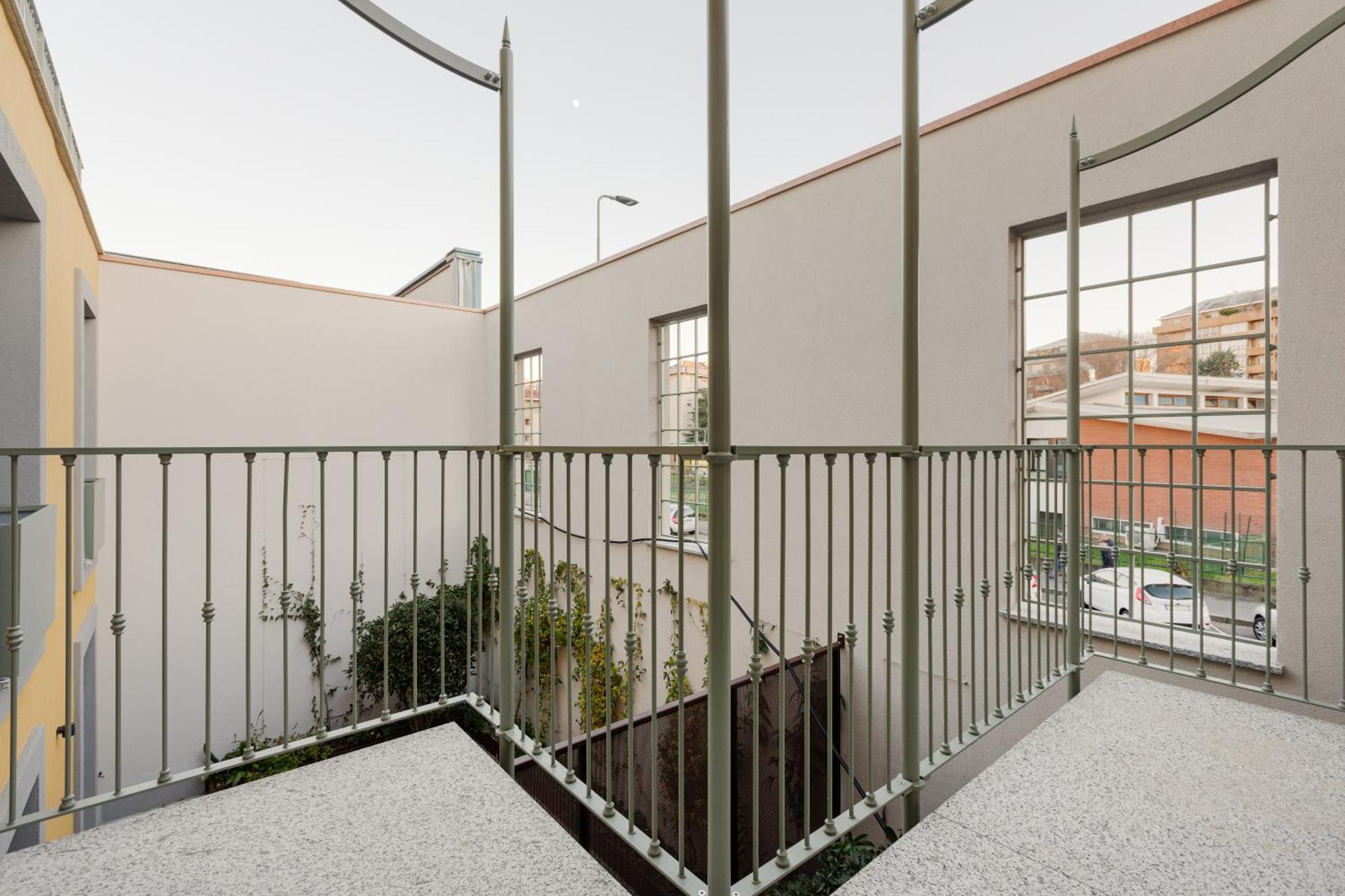 Modern Apartment In Milan With Balcony Bagian luar foto